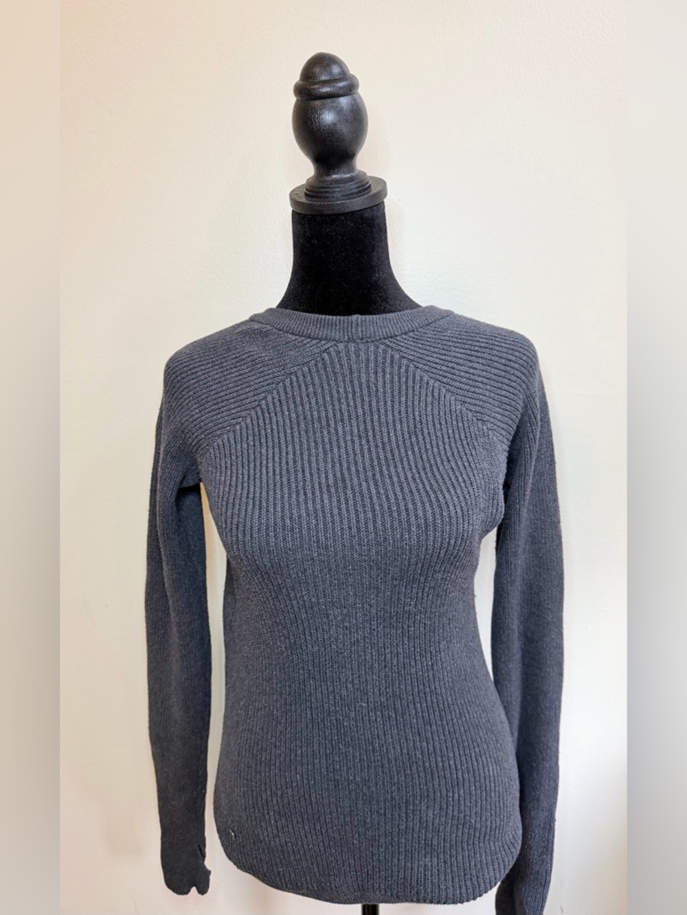 Lululemon Sweater XS S Grey Cozy Thick Minimal Athleisure Chic Everyday Top New